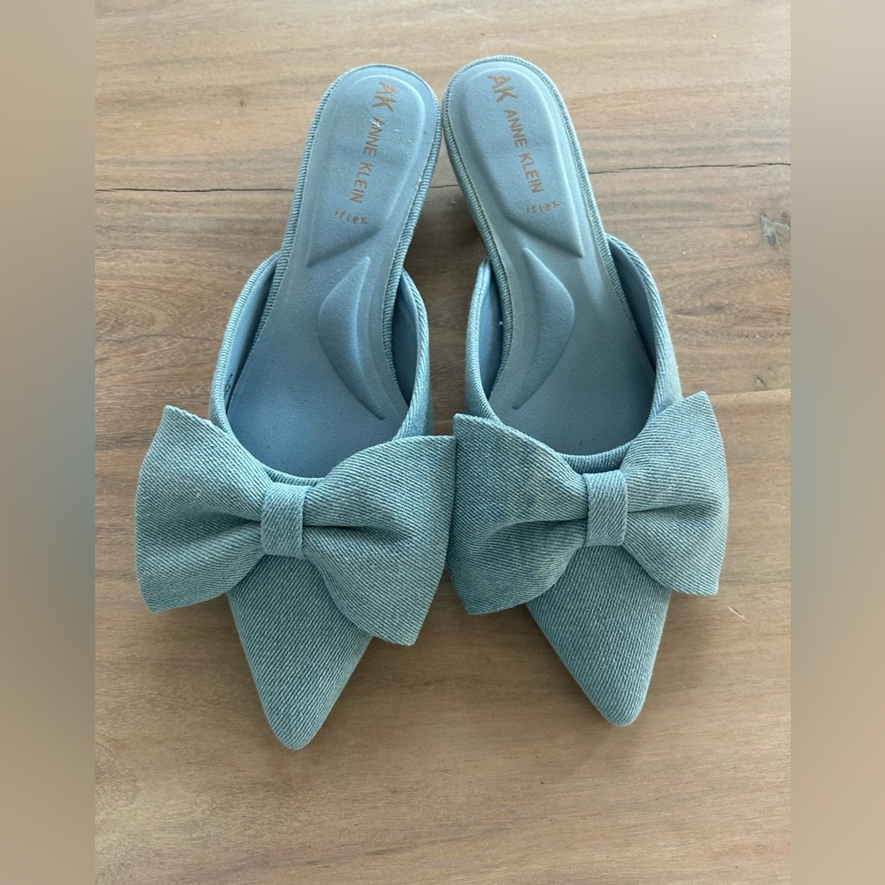 Anne Klein Women's Denim Blue Bow Mules new no tags